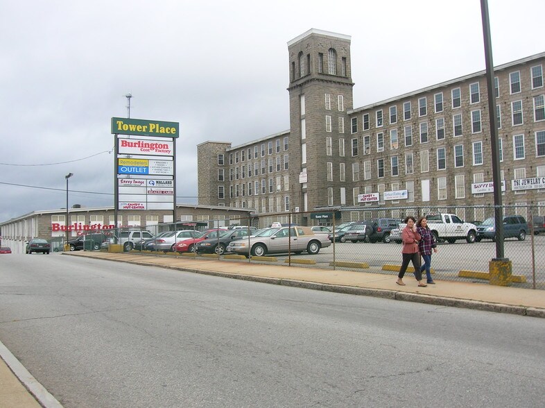 More Photos Of 657 Quarry St, Fall River Freestanding For Lease