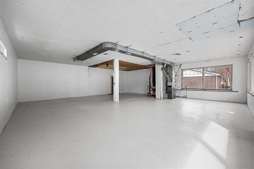 More Photos Of 1126 S Coeur d'Alene St, Spokane General Retail For Sale