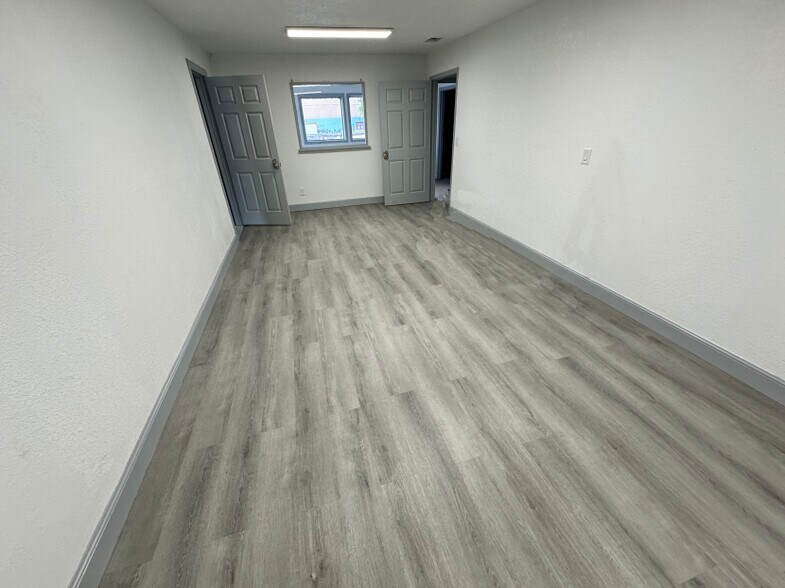 More Photos Of 1236 Central Ave, Sarasota Warehouse For Lease