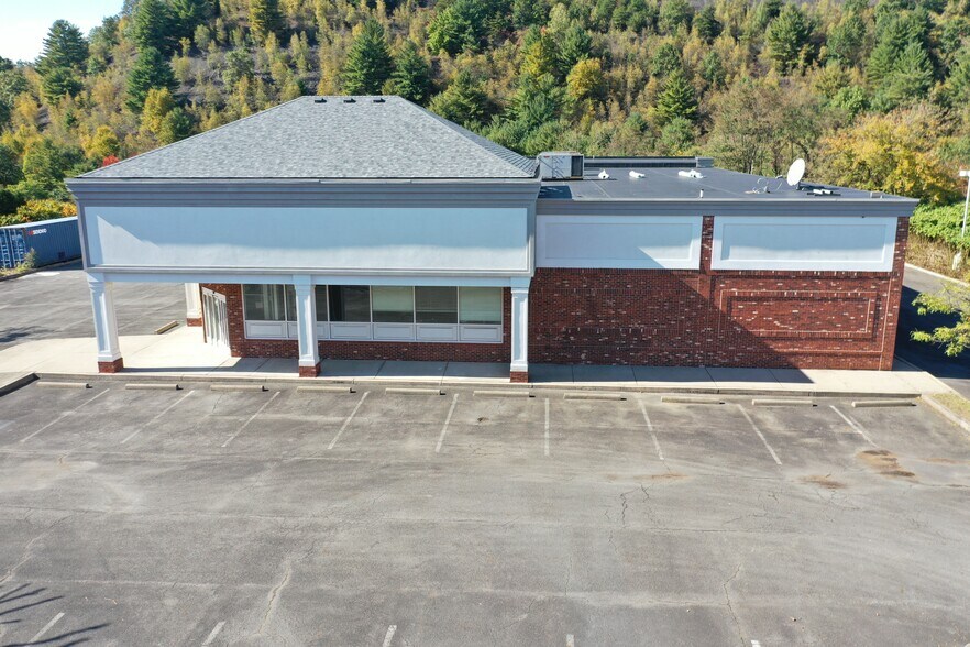 More Photos Of 1099 E Broad St, Tamaqua Storefront Retail Office For Sale