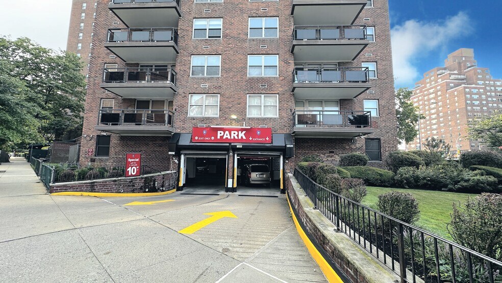 More Photos Of 10721 Queens Blvd, Forest Hills Apartments For Sale
