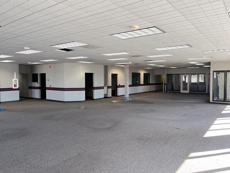 More Photos Of 3040 Industry Dr, Lancaster Flex For Sale