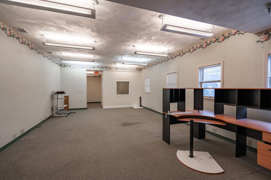 More Photos Of 24 Madison Ave, Endicott Medical For Sale