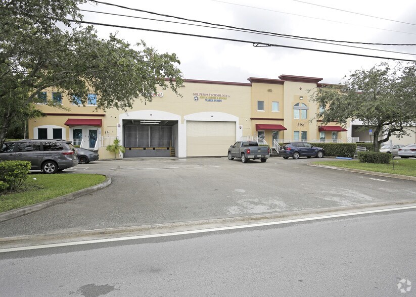 More Photos Of 3750 NW 114th Ave, Miami Warehouse For Lease