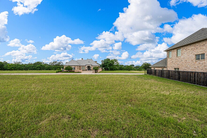 More Photos Of The Enclave, Waco Land For Sale