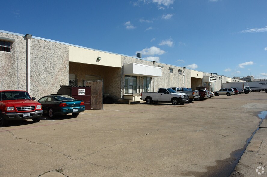 More Photos Of 2777 Irving Blvd, Dallas Warehouse For Lease