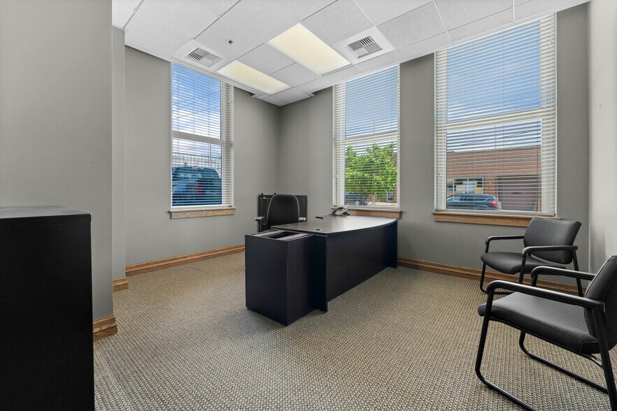 More Photos Of 526 2nd Ave SE, Cedar Rapids Office For Sale