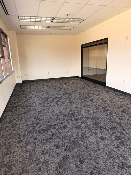 More Photos Of 2200-2214 Liberty Ave, Pittsburgh Flex For Lease