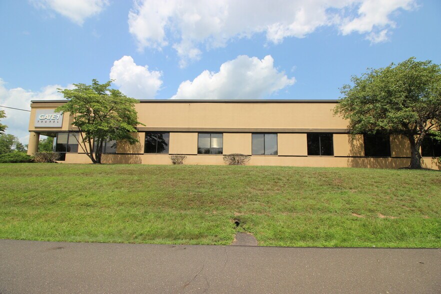 More Photos Of 455 Maryland Dr, Fort Washington Light Manufacturing For Sale