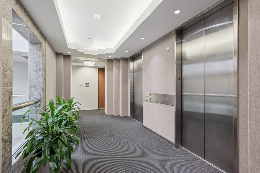 More Photos Of 3027 Marina Bay Dr, League City Office For Lease
