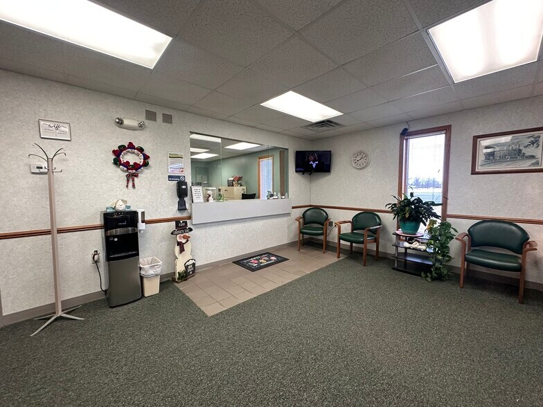 More Photos Of 220 SW 5th St, Woodhull Medical For Sale