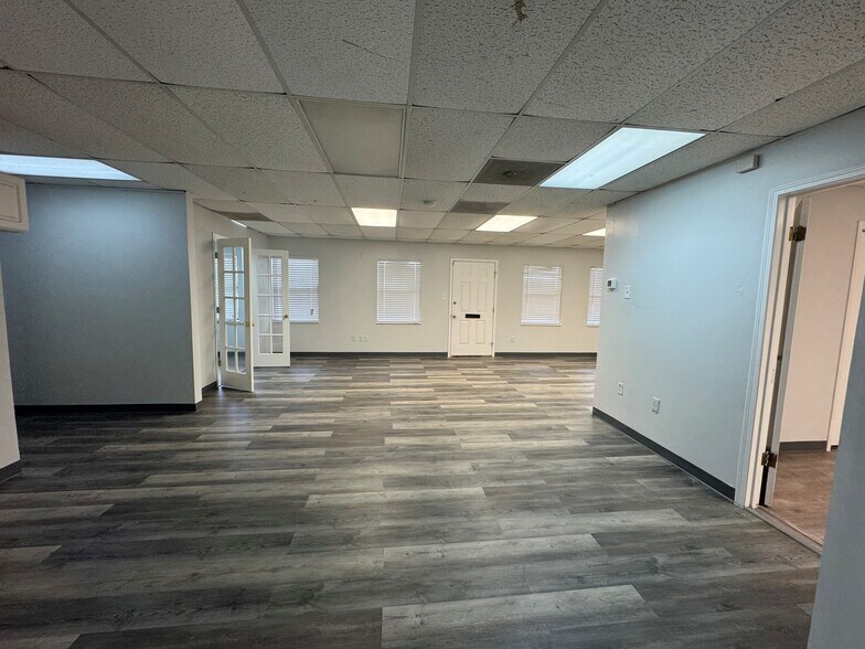 More Photos Of 550 Balmoral Cir N, Jacksonville Medical For Sale