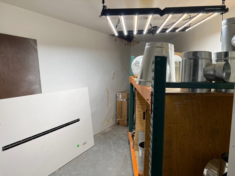 More Photos Of 9121 Woodman Ave, Arleta Storefront Retail Office For Sale