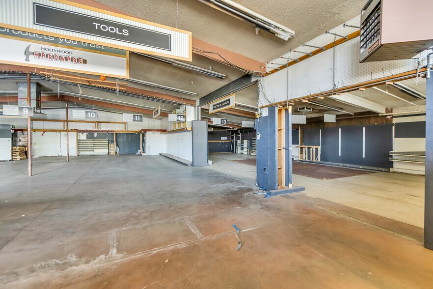 More Photos Of 5303 Freeport Blvd, Sacramento Storefront For Lease