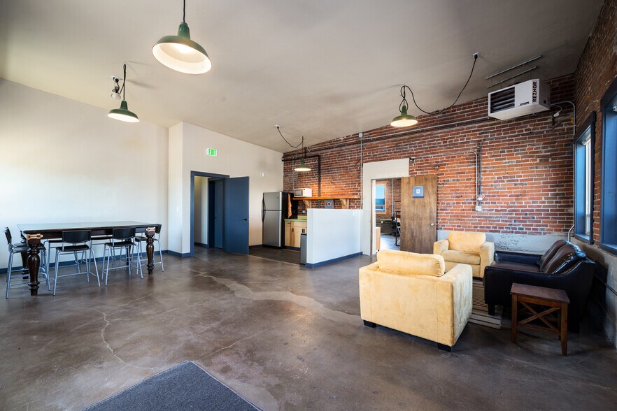 More Photos Of 429-431 E Sprague Ave, Spokane Freestanding For Lease