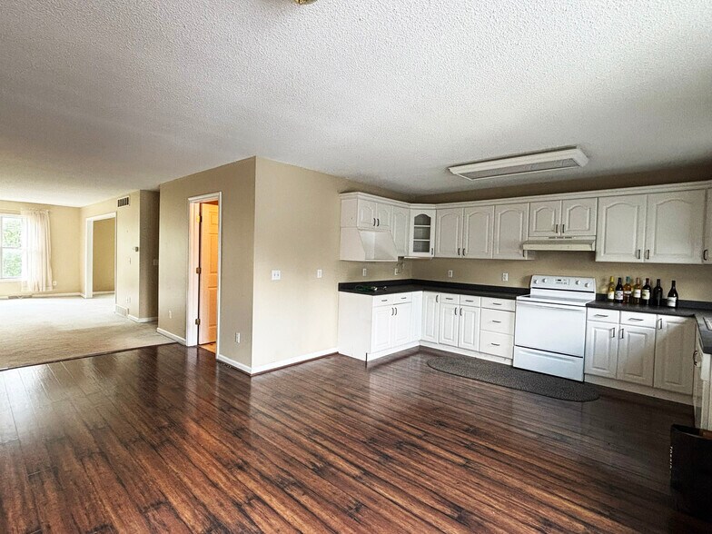 More Photos Of 3640 Clinton St, Buffalo Freestanding For Sale