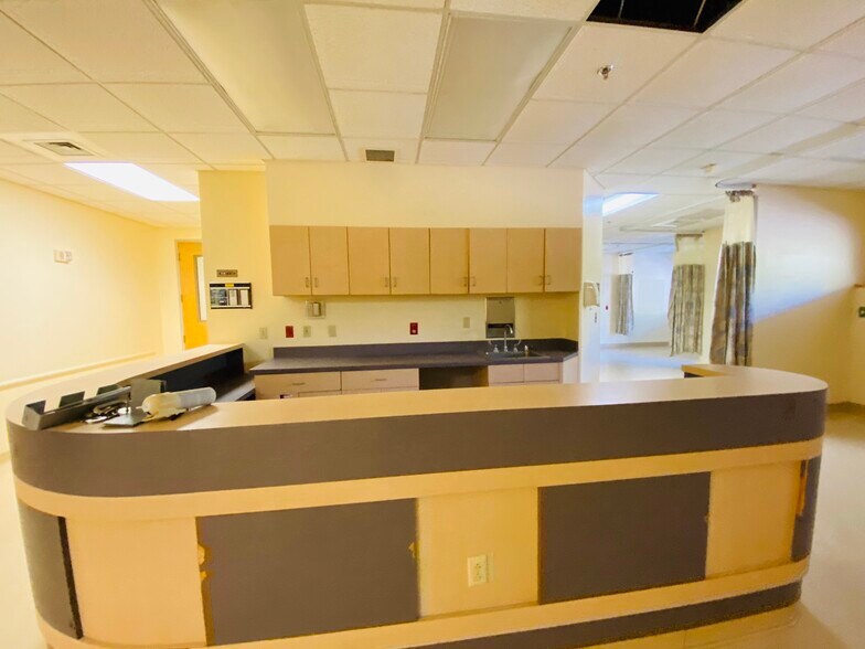 More Photos Of 404 Hall of Fame Dr, Lake City Medical For Lease