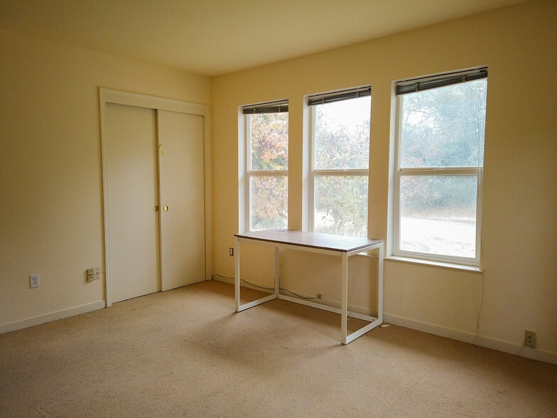 More Photos Of 13376 Rue Montaigne, Oregon House Office Residential For Sale