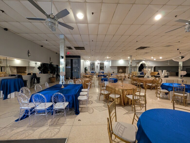 More Photos Of 100 E Little York Rd, Houston Unknown For Lease