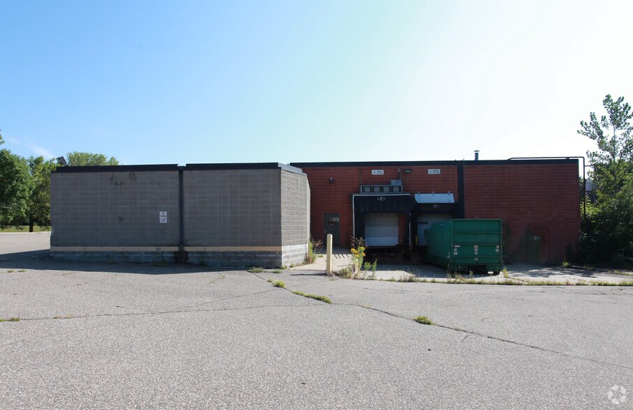 More Photos Of 4730-4740 N Quebec Ave, New Hope Warehouse For Sale
