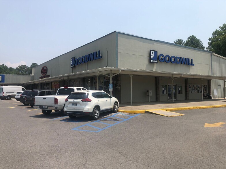 More Photos Of 920 N 3rd Ave, Chatsworth Storefront For Lease