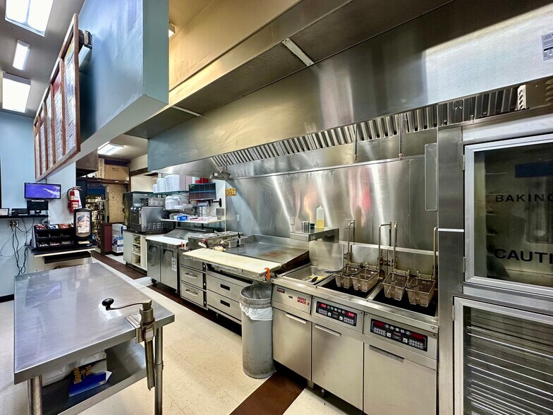 More Photos Of 450 E King St, Boone Service Station For Sale