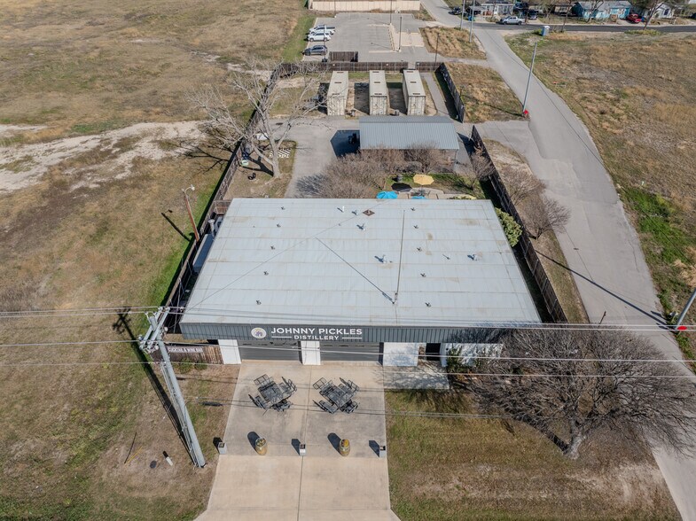 More Photos Of 1711 N Austin St, Seguin Showroom For Sale