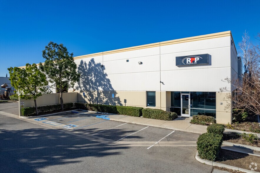 More Photos Of 237 W Orange Show Ln, San Bernardino Warehouse For Lease