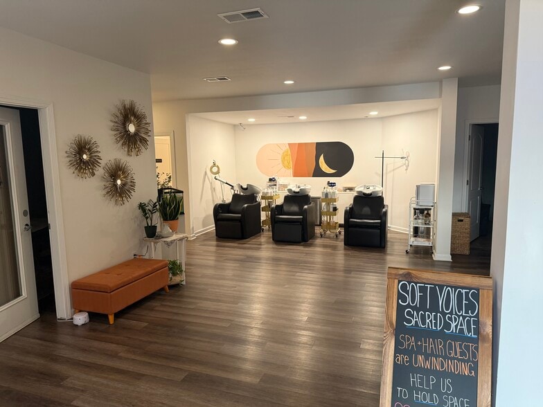 More Photos Of 5420 Johnson Dr, Mission Storefront Retail Office For Lease