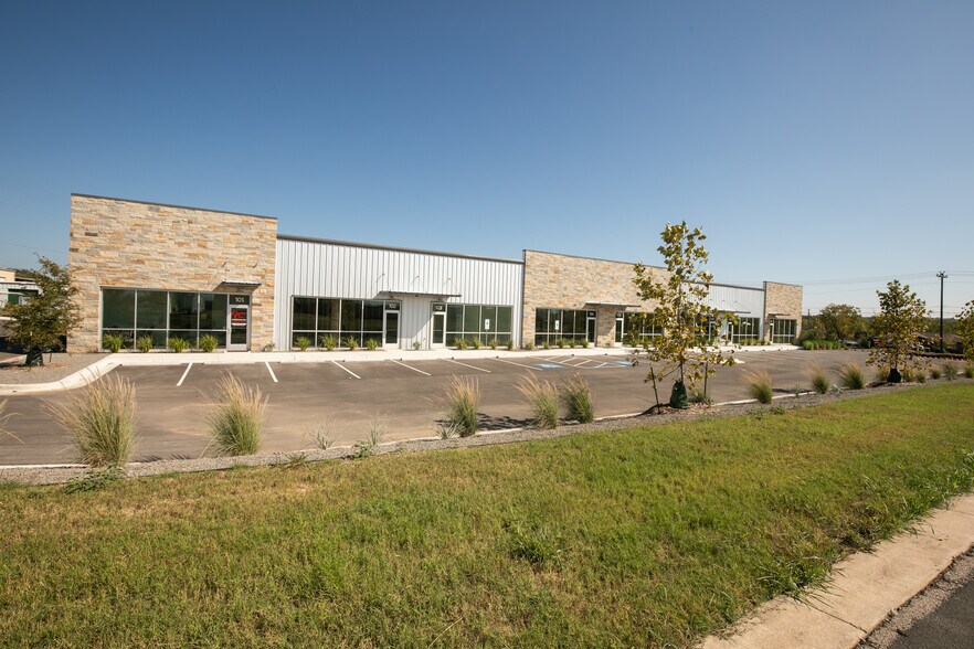 More Photos Of 2205 Warehouse Cir, Marble Falls Flex For Lease