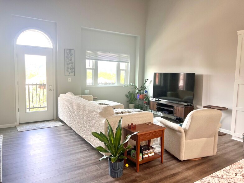 More Photos Of 510 E 8th Ave, Homestead Apartments For Sale