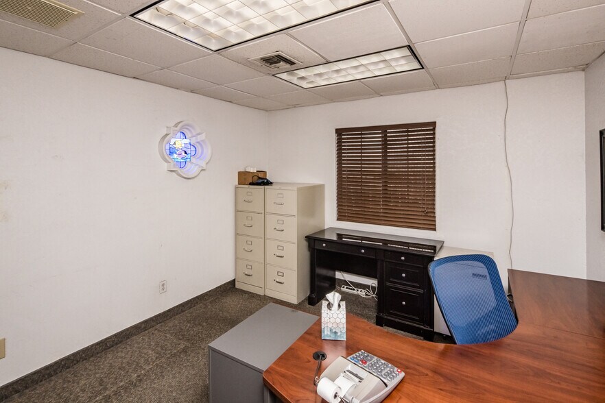 More Photos Of 951 Lake Havasu Ave N, Lake Havasu City Showroom For Lease