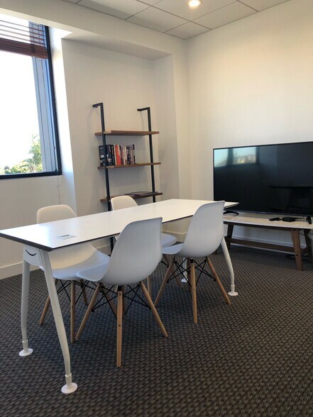 More Photos Of 11965 Venice Blvd, Los Angeles Loft Creative Space For Lease