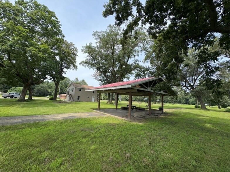 More Photos Of 4112 S Youth Camp Rd, Saint Anne Trailer Camper Park For Sale