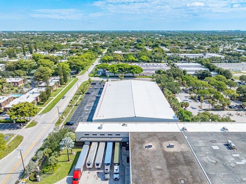 More Photos Of 198 Lock Rd, Deerfield Beach Warehouse For Lease