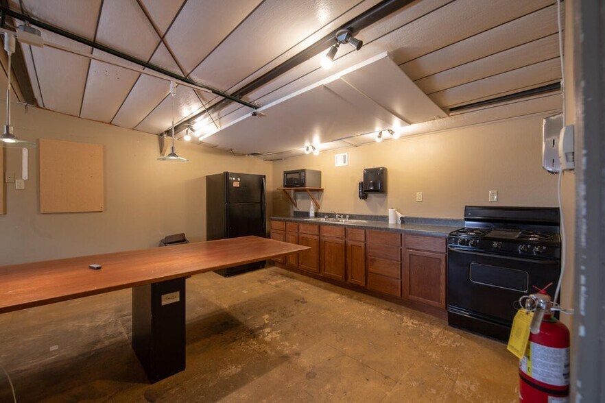 More Photos Of 1105 Constitution Dr, Trinidad Food Processing For Lease