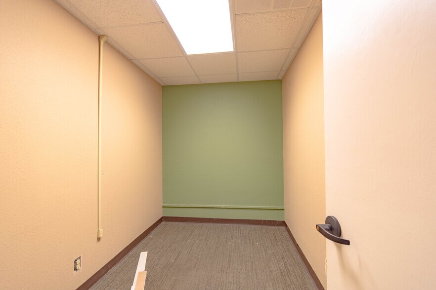 More Photos Of 1401 Applewood Dr, Dalton Medical For Lease