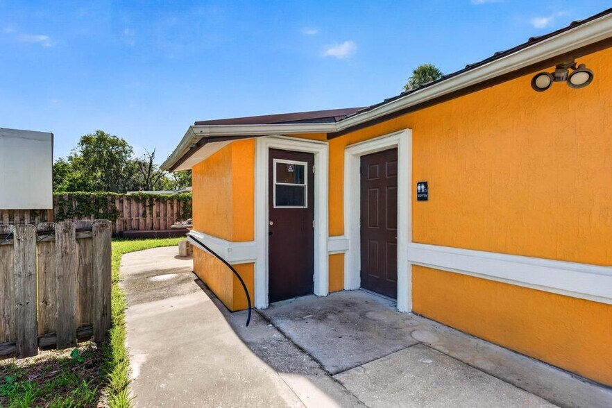 More Photos Of 102 Phillips Dairy Rd, Palatka Restaurant For Sale