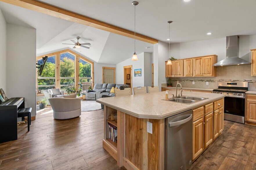 More Photos Of 27846 US 550, Durango Specialty For Sale