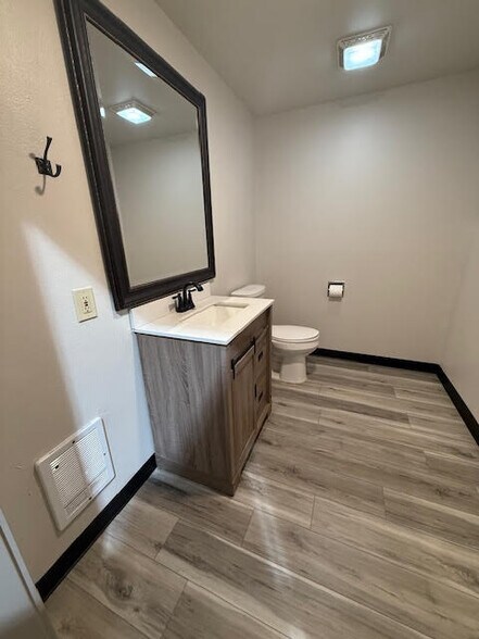 More Photos Of 1420 NE 1st St, Bend Warehouse For Lease