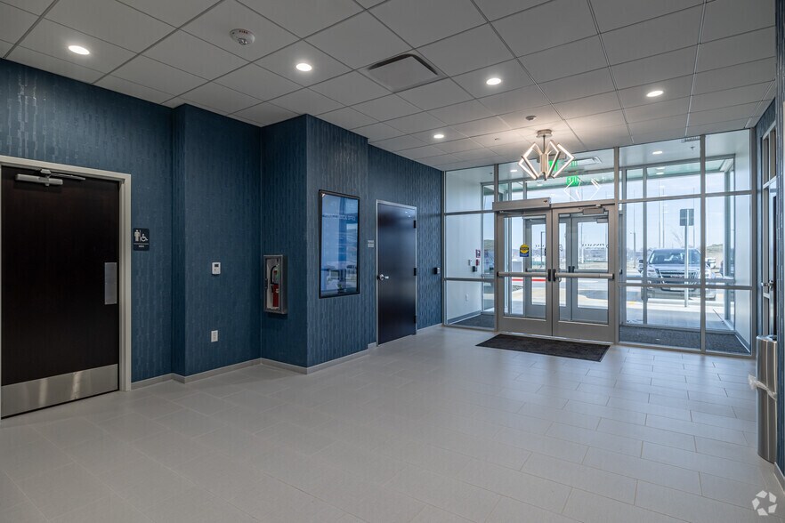 More Photos Of 3721 S Champions Dr, Rogers Medical For Lease