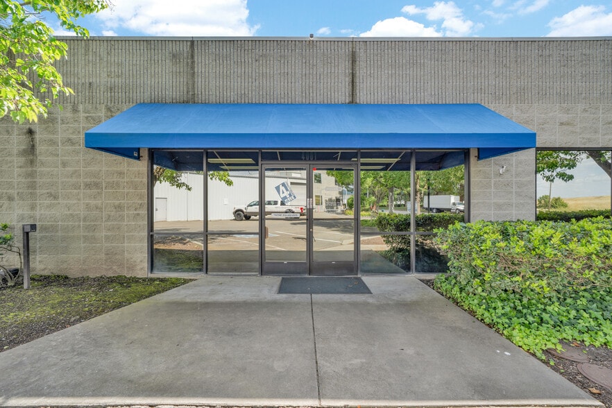 More Photos Of 4081 Seaport Blvd, West Sacramento Warehouse For Lease
