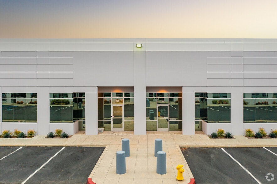 More Photos Of 20512 Crescent Bay Dr, Lake Forest Warehouse For Lease