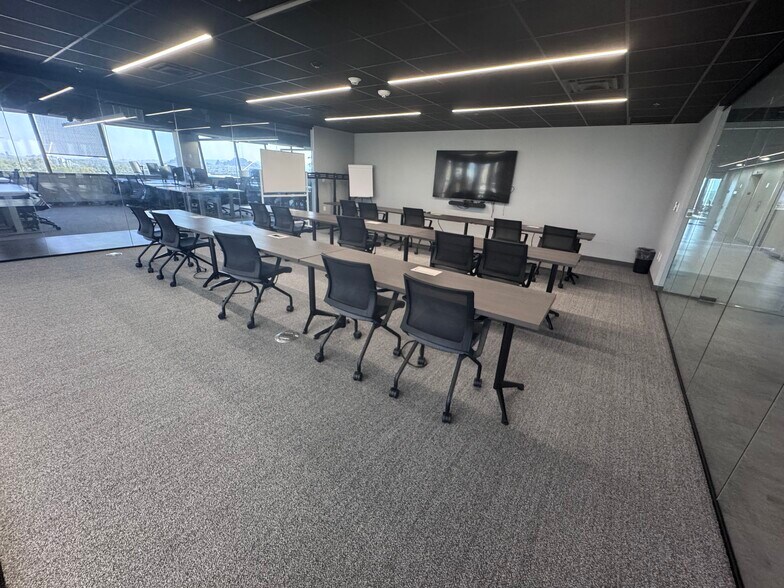 More Photos Of 6900 E Camelback Rd, Scottsdale Office For Lease