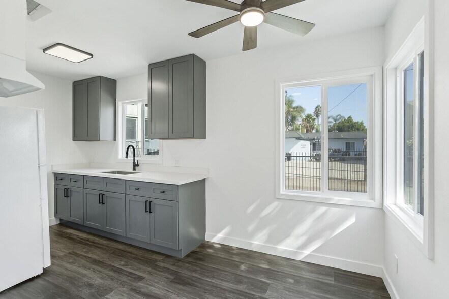 More Photos Of 925 W 84th St, Los Angeles Apartments For Sale