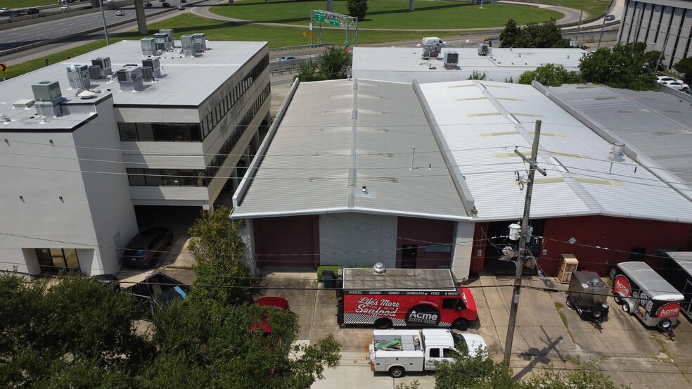 More Photos Of 2504 Metairie Lawn Dr, Metairie Warehouse For Lease