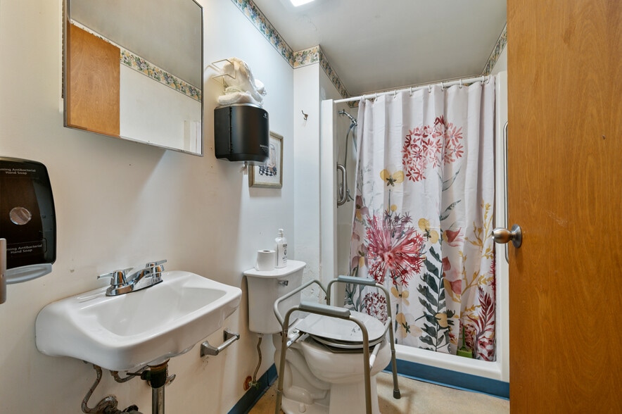 More Photos Of 123 Hamilton Ave, Turtle Creek Healthcare For Sale