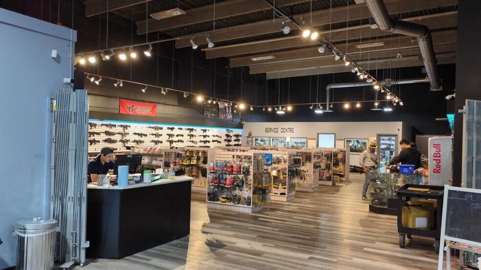 More Photos Of 1411 33rd St NE, Calgary Light Manufacturing For Sale