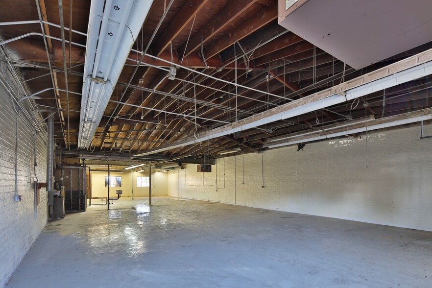More Photos Of 112 Penn St, El Segundo Warehouse For Sale