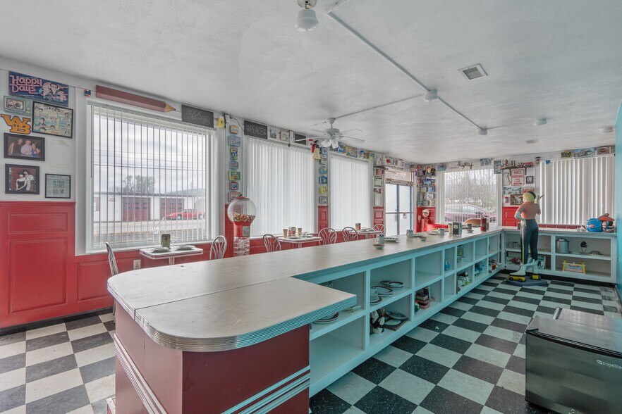 More Photos Of 9681 US 20, Cassville Restaurant For Sale